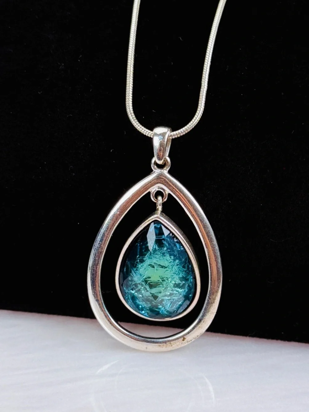 Silvertone reflective, blue green swirl dangle pendant necklace